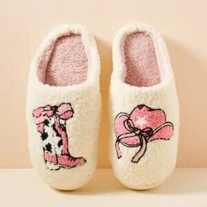 2/$30 NEW Cowboy Boot and Cowboy Hat Size 7 Slippers
